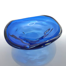Load image into Gallery viewer, Waved Rim Sculpted Bowl
