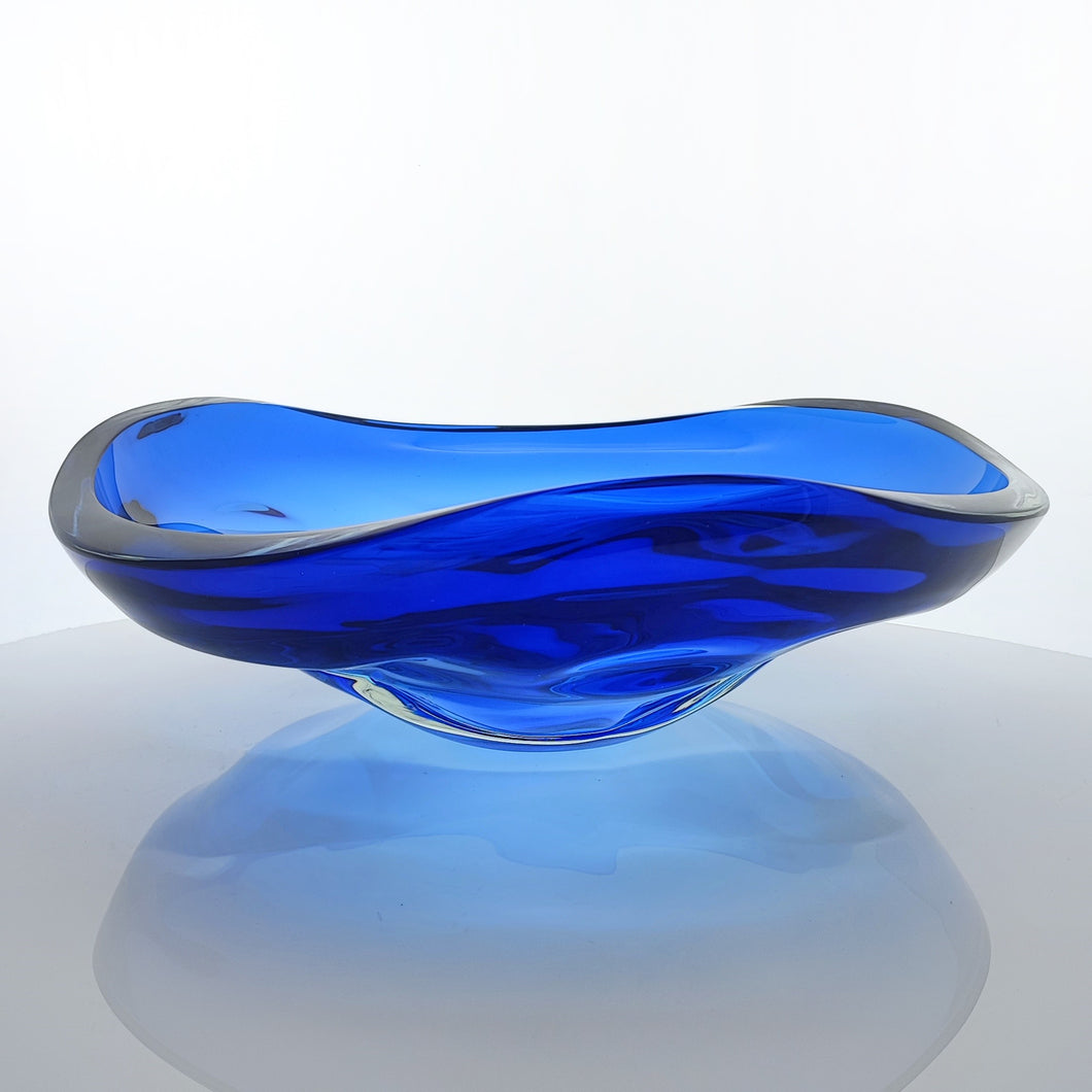 Waved Rim Sculpted Bowl
