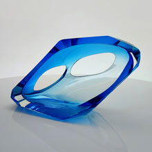 Load image into Gallery viewer, Faceted Objet
