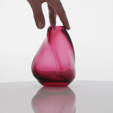 Load image into Gallery viewer, Twist Diffuser Vase

