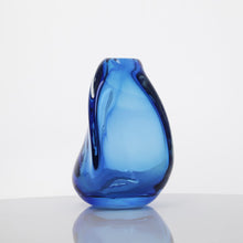 Load image into Gallery viewer, Twist Diffuser Vase
